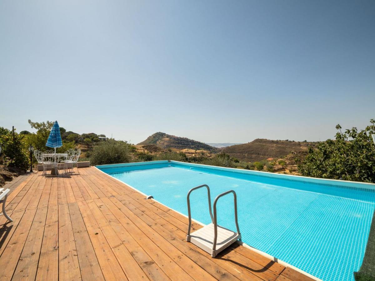 Belvilla By Oyo Modern Villa In Nissoria With Pool Eksteriør bilde
